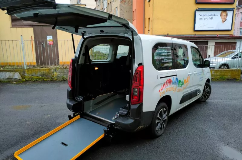 Služba osobní asistence - vůz Citroen Berlingo